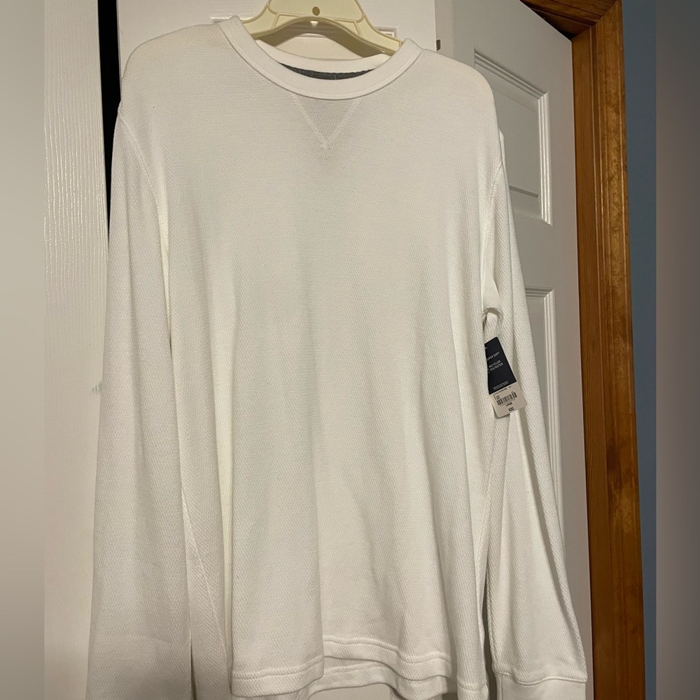 Men’s St. John Bays long sleeve white thermal. Size large. Never worn, w: tags